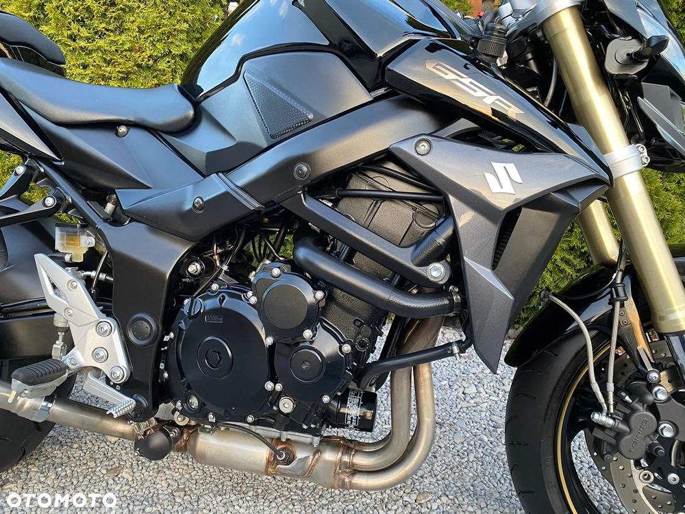 Suzuki GSR - 6