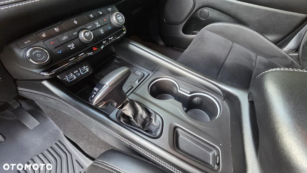 Dodge Durango 6.4 SRT - 35