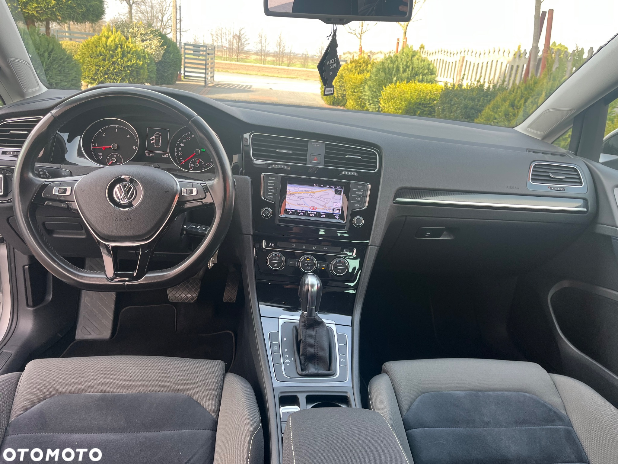 Volkswagen Golf 1.6 TDI DPF DSG Highline - 17