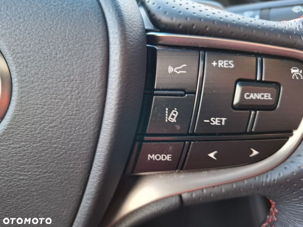 Lexus ES 300h F Sport Edition - 35