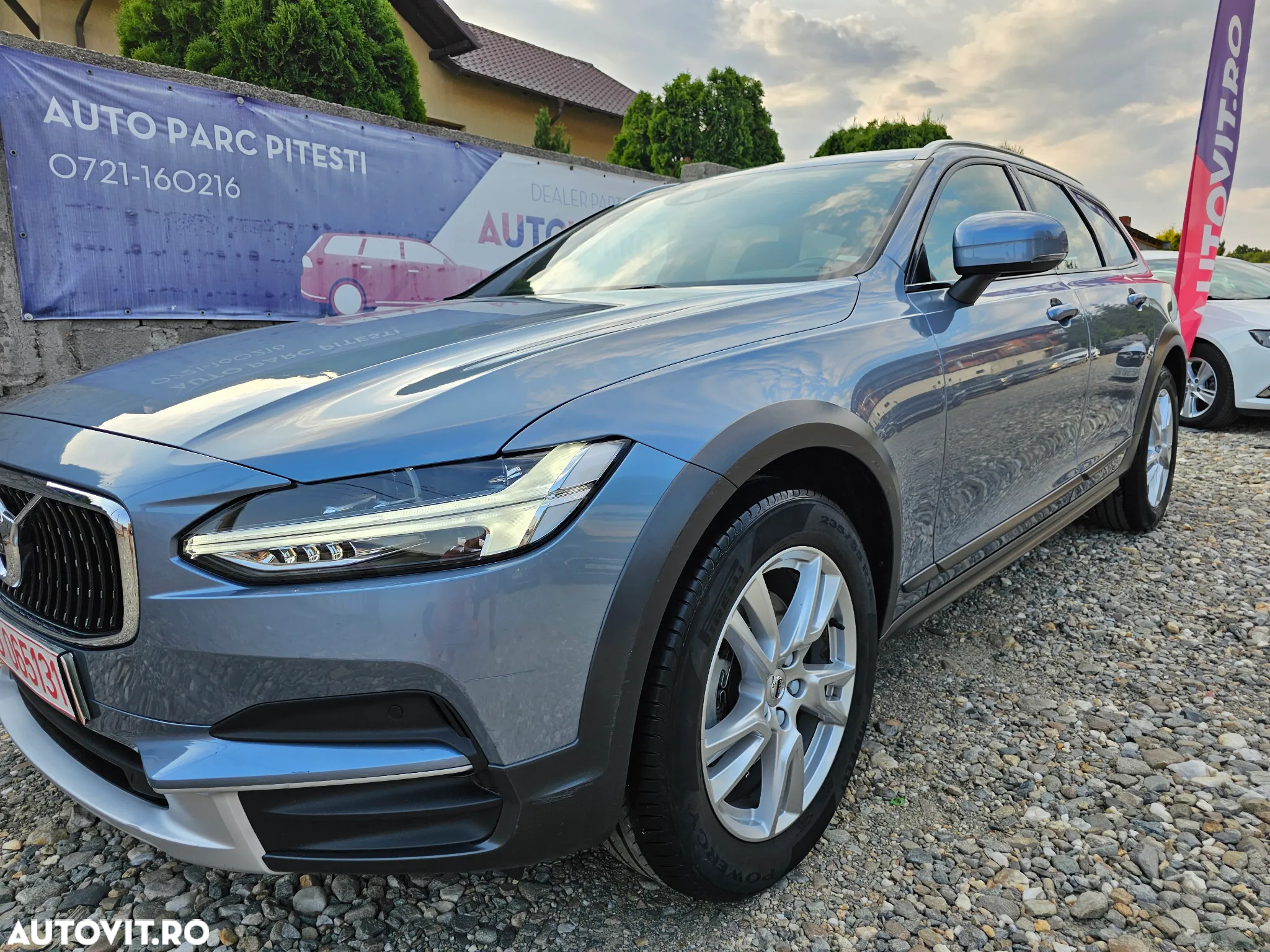 Volvo V90 Cross Country D4 AWD Geartronic Pro - 11