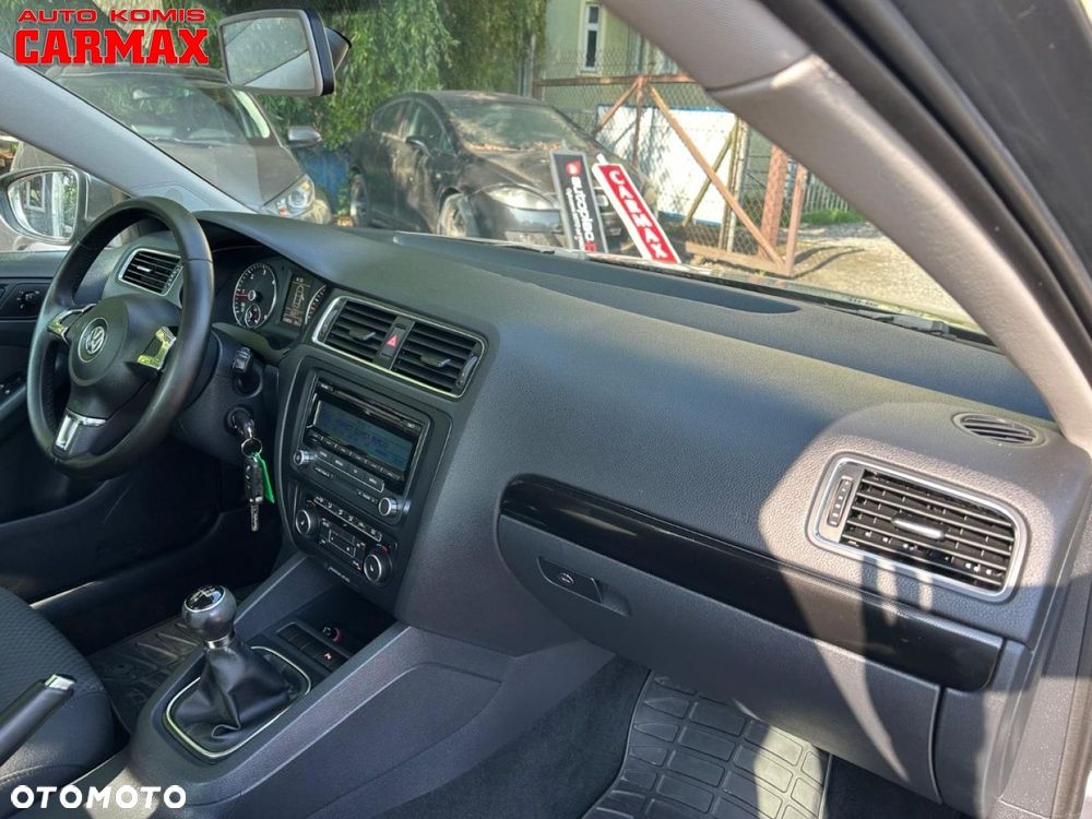 Volkswagen Jetta 1.6 TDI Comfortline - 21
