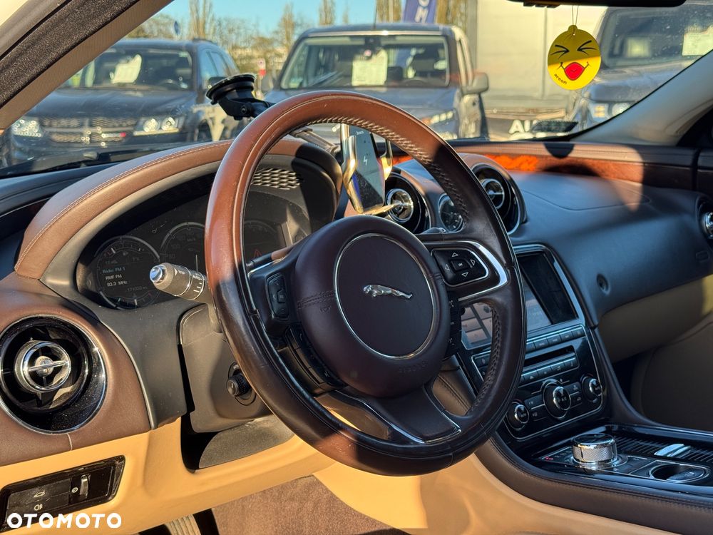 Jaguar XJ 3.0 T AWD Portfolio - 33