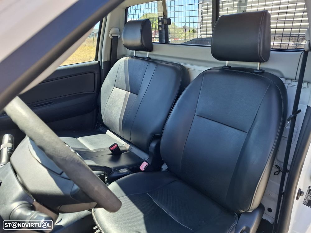Toyota Hilux 2.5 D-4D 4WD CS CM+AC - 18