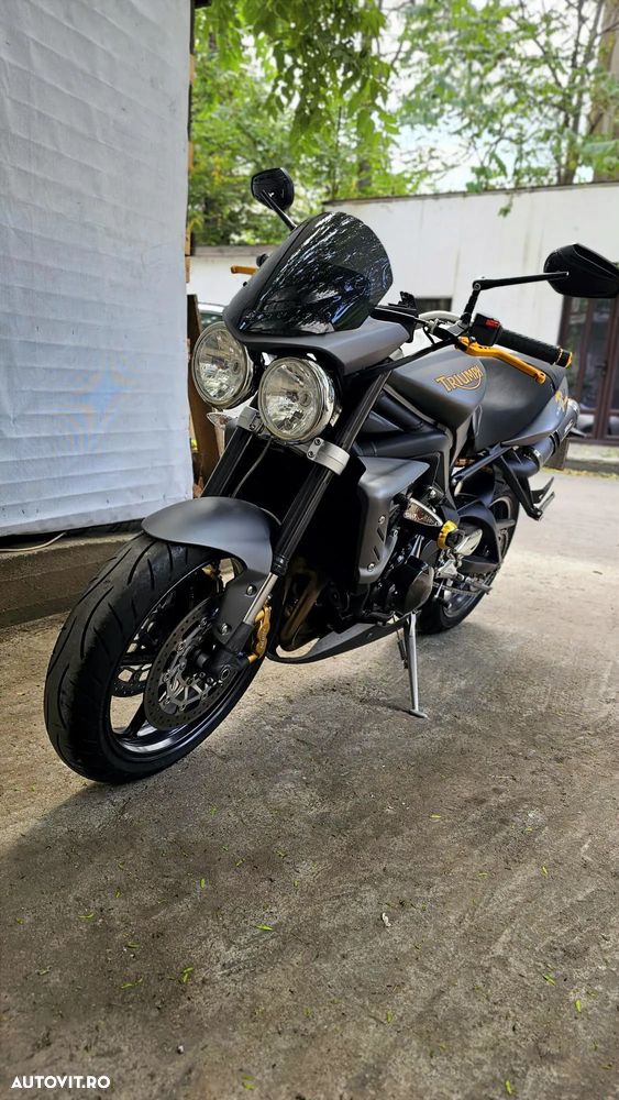 Triumph Street Triple R - 2