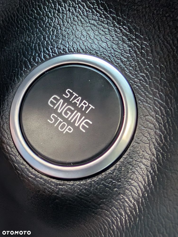 Volvo XC 40 B4 Ultra Black Edition - 32