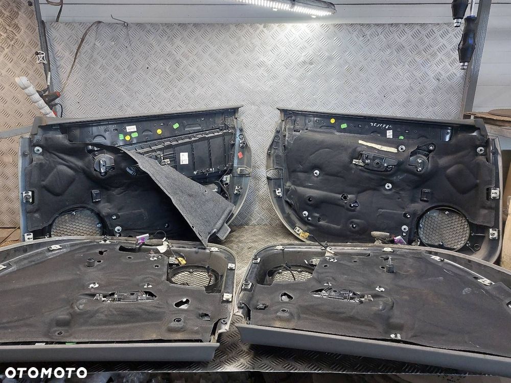 BOCZEK BOCZKI DRZWI KOMPLET AUDI A8 D3 - 8