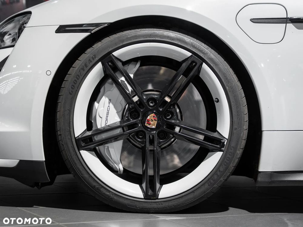 Porsche Taycan Turbo - 17
