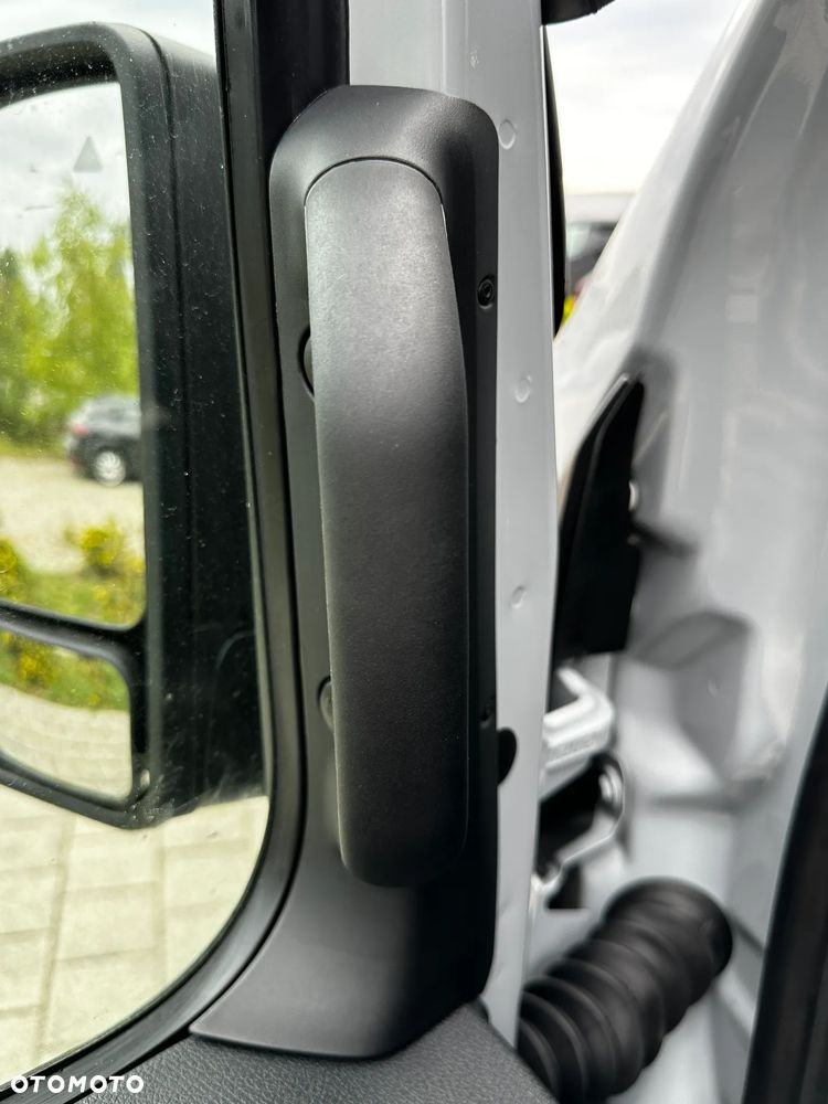 Mercedes-Benz Sprinter - 13
