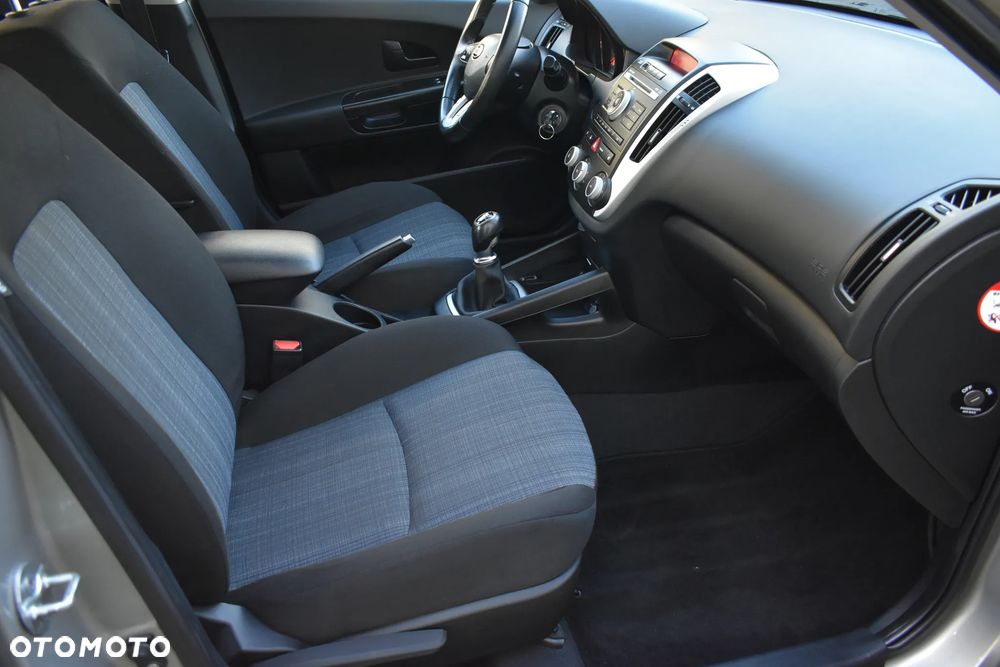 Kia Ceed - 9