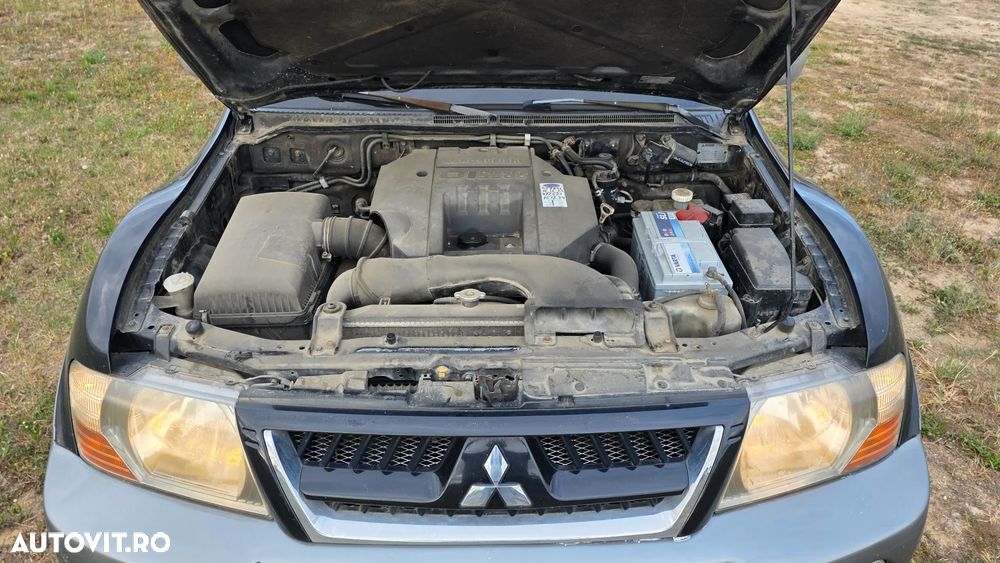 Mitsubishi Pajero 3.2 DI-D Automatik Dakar - 29
