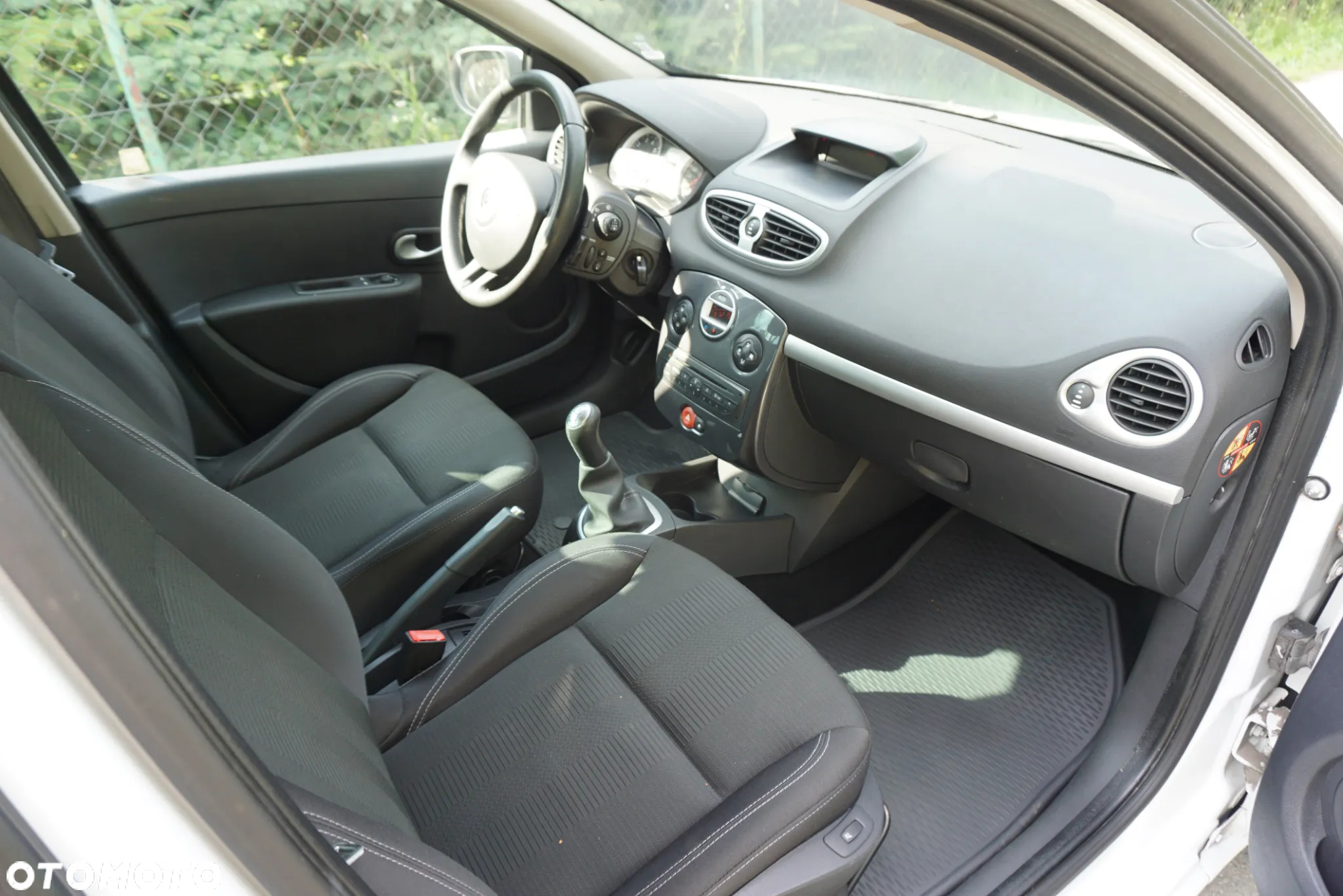 Renault Clio 1.2 16V 75 Expression - 4