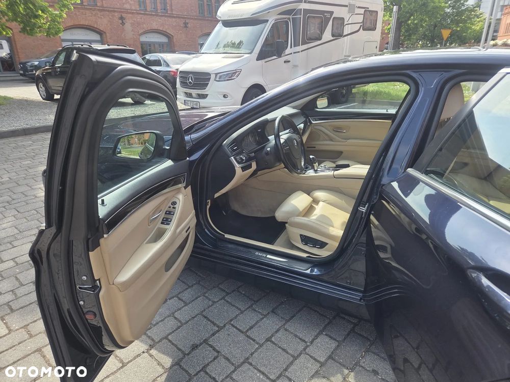 BMW Seria 5 528i - 9
