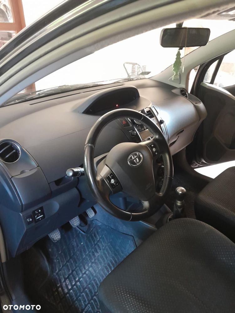 Toyota Yaris 1.0 Active - 8