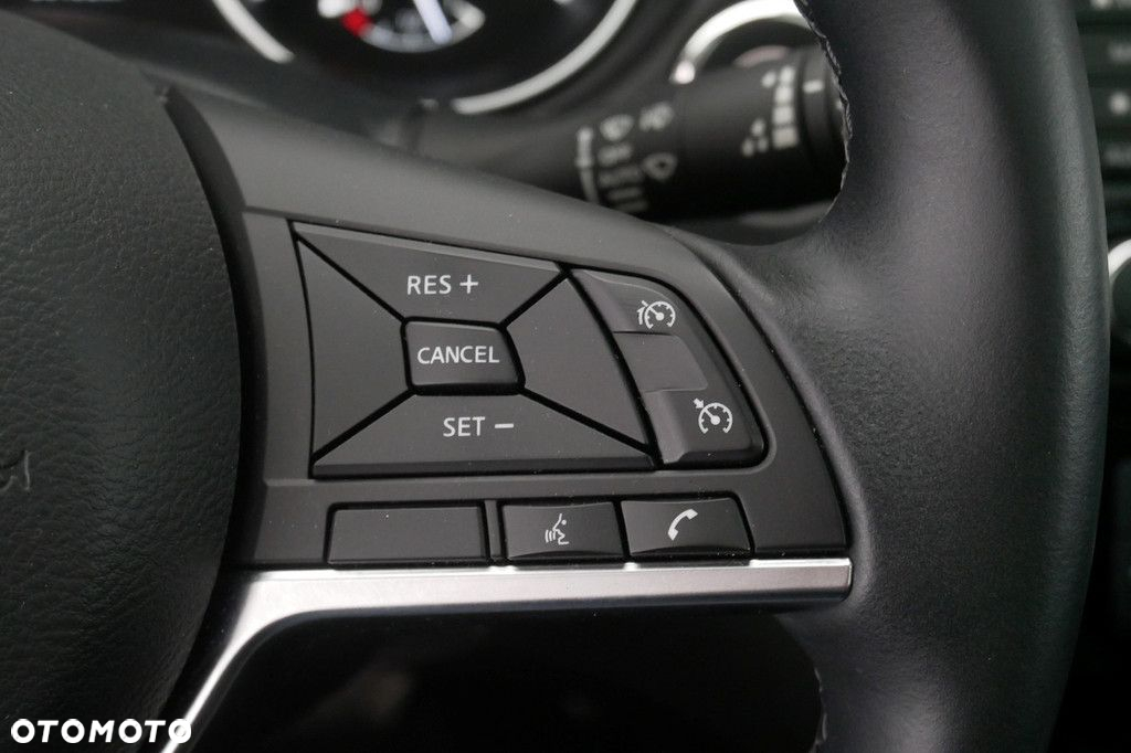 Nissan Qashqai - 25