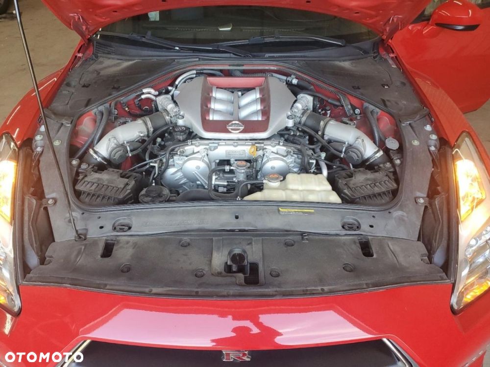 Nissan GT-R - 11