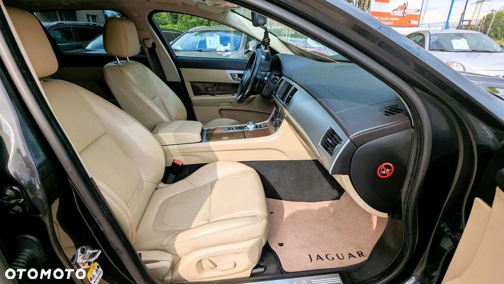 Jaguar XF - 18