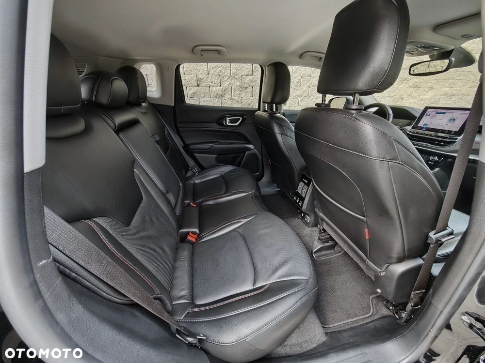 Jeep Compass - 29