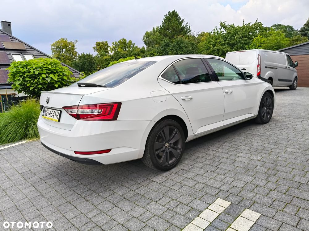 Skoda Superb 2.0 TDI Ambition DSG - 6