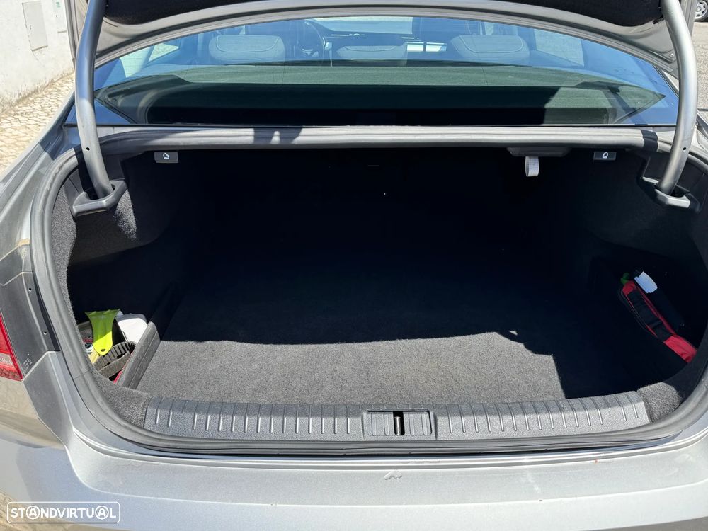 VW Passat 2.0 TDI Confortline - 13