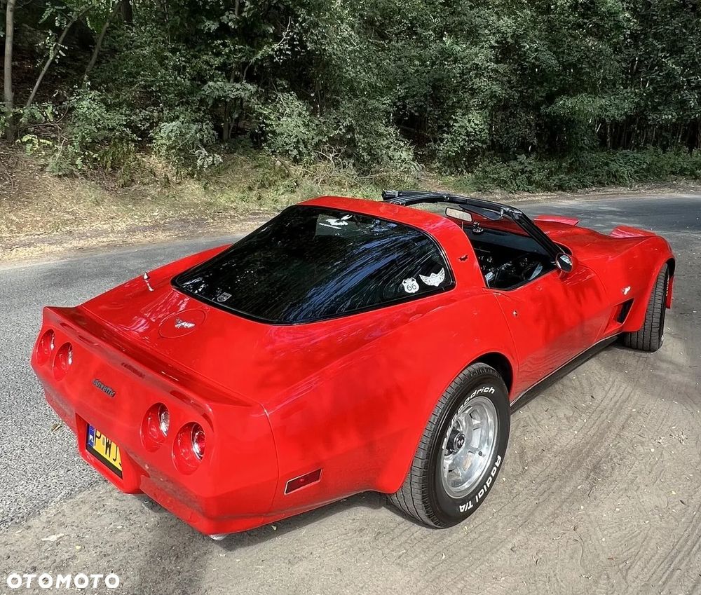 Chevrolet Corvette - 10