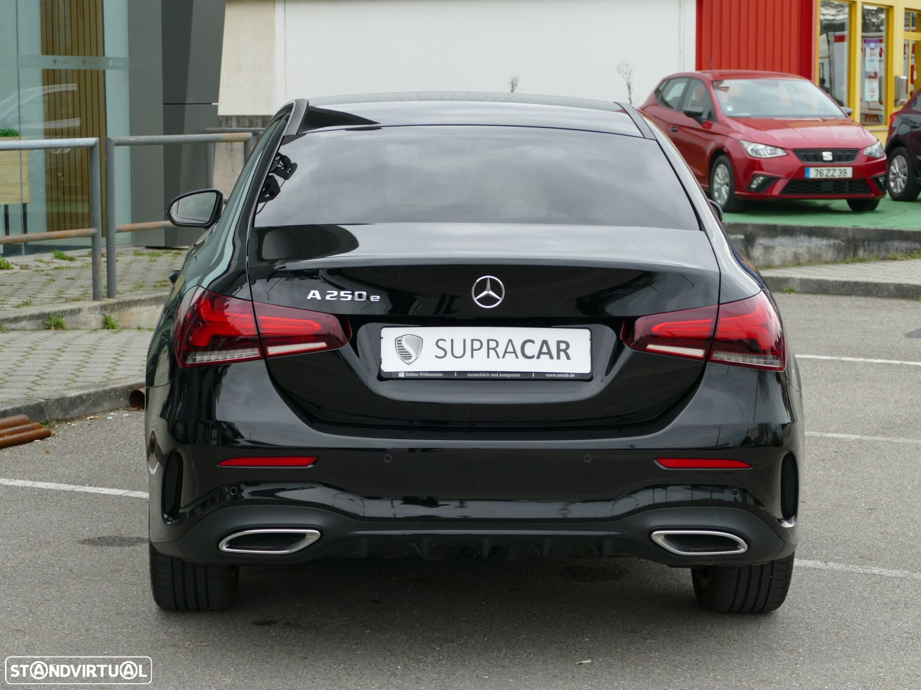 Mercedes-Benz A 250 Limousine e AMG Line - 4
