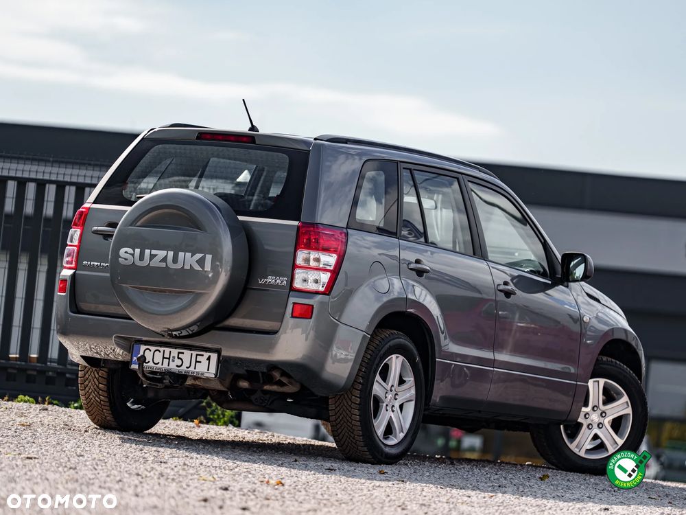Suzuki Grand Vitara 2.0 Comfort + Family - 2