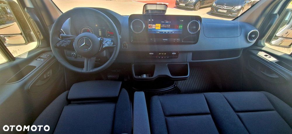 Mercedes-Benz Sprinter - 14