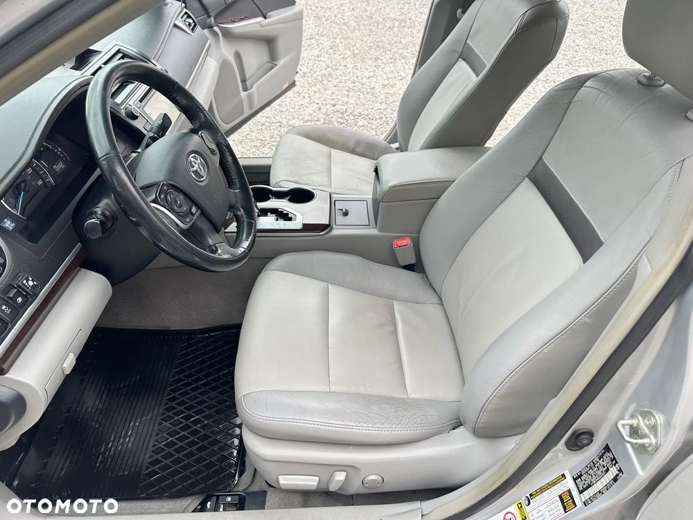 Toyota Camry 3.5 V6 XLE - 7