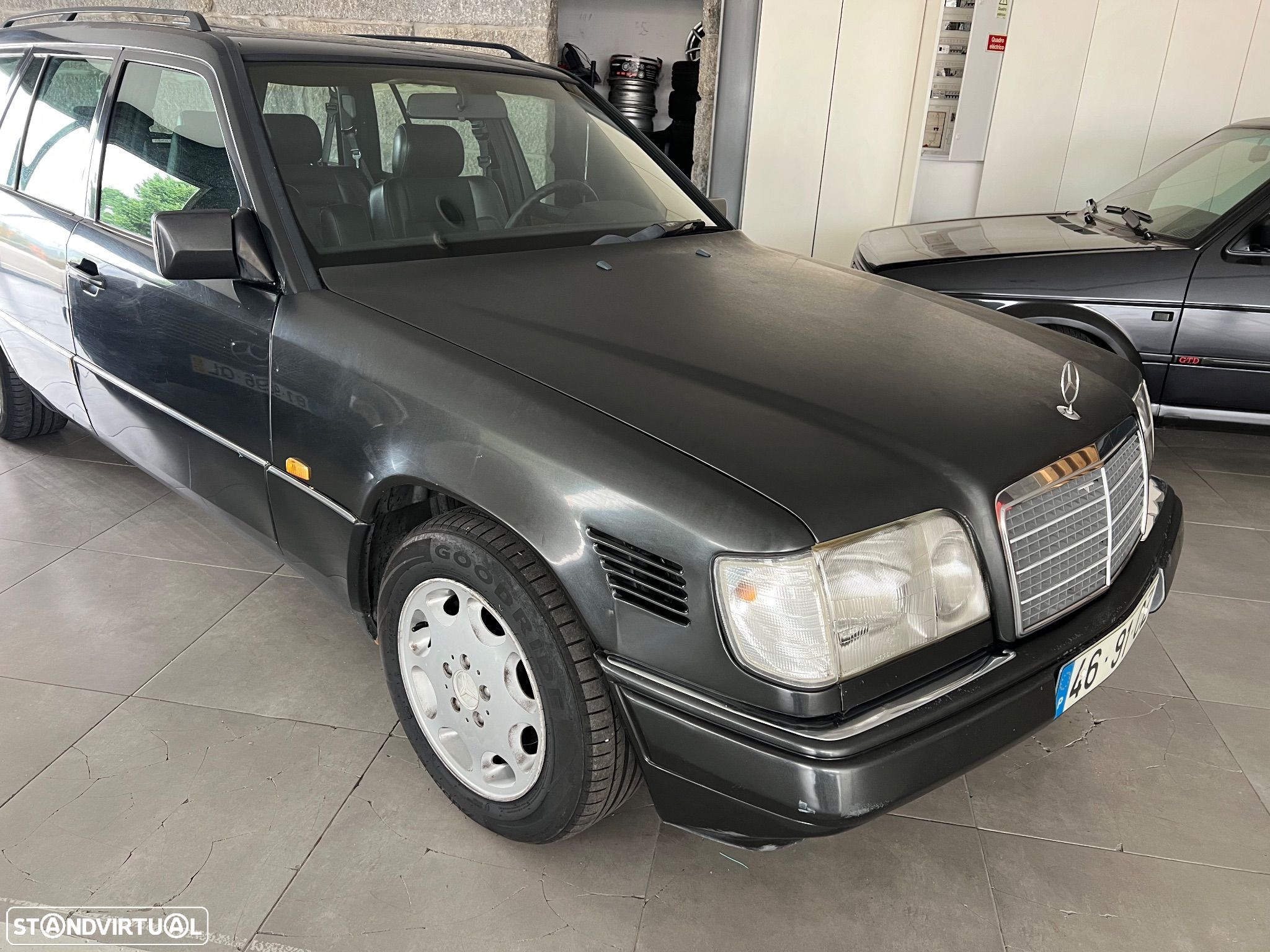 Mercedes-Benz E 250 D Turbo - 1