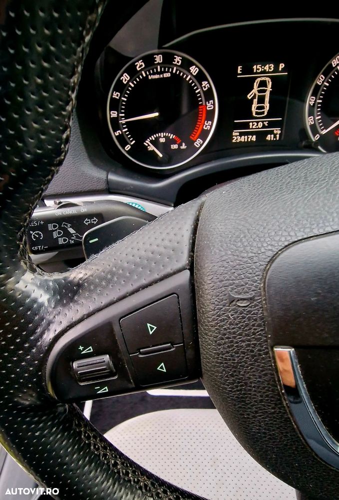 Skoda Octavia 2.0 TDI DPF DSG RS - 17