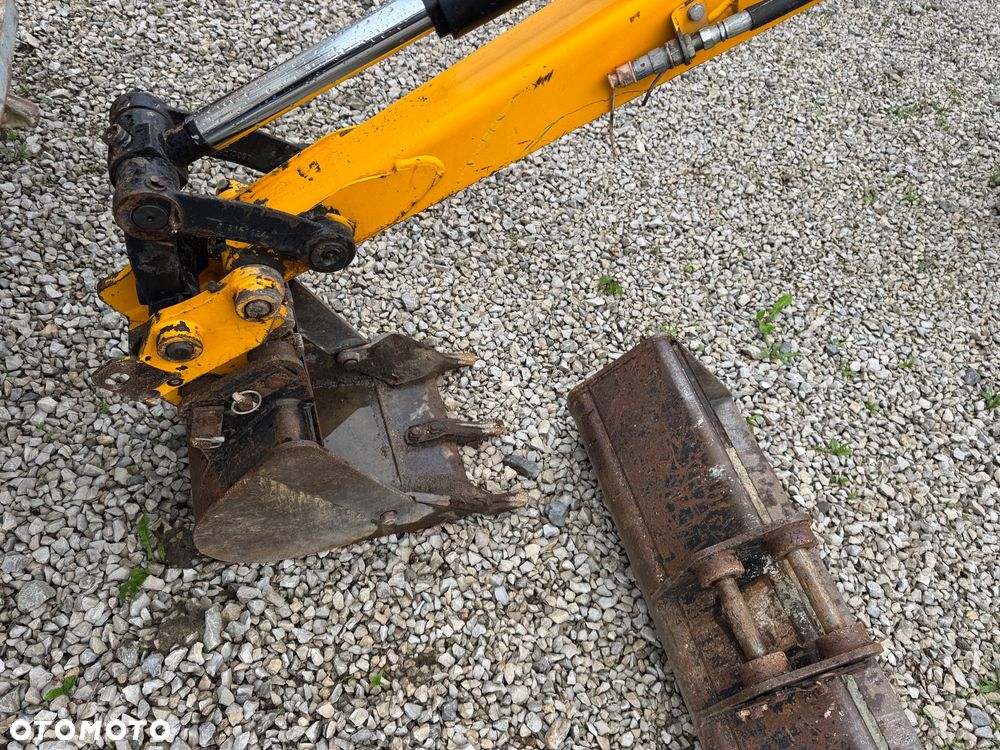 JCB - 10