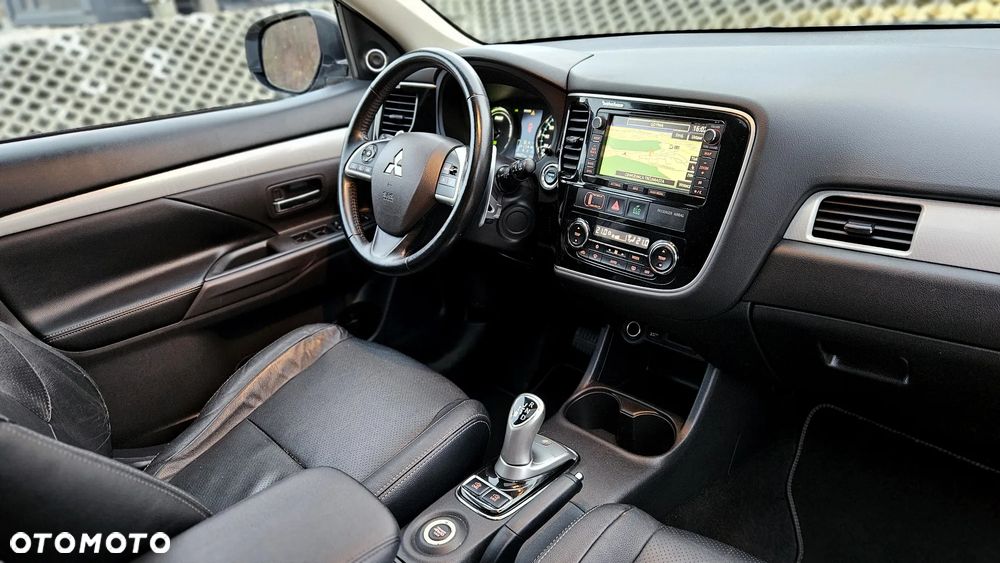 Mitsubishi Outlander 2.0 4WD Plus - 7