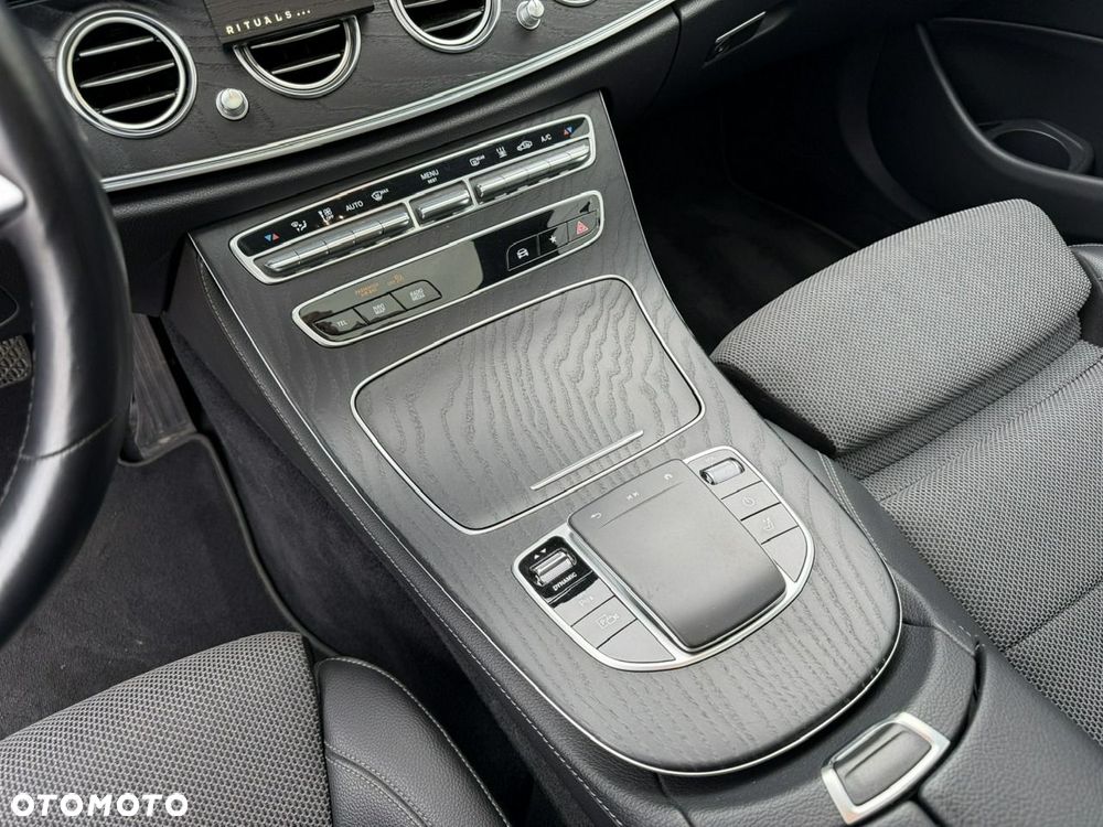 Mercedes-Benz Klasa E - 21