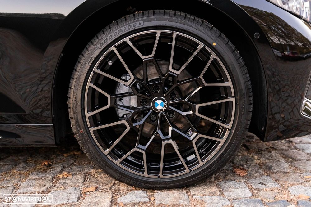 BMW 320 d Touring Pack Desportivo M Auto - 9