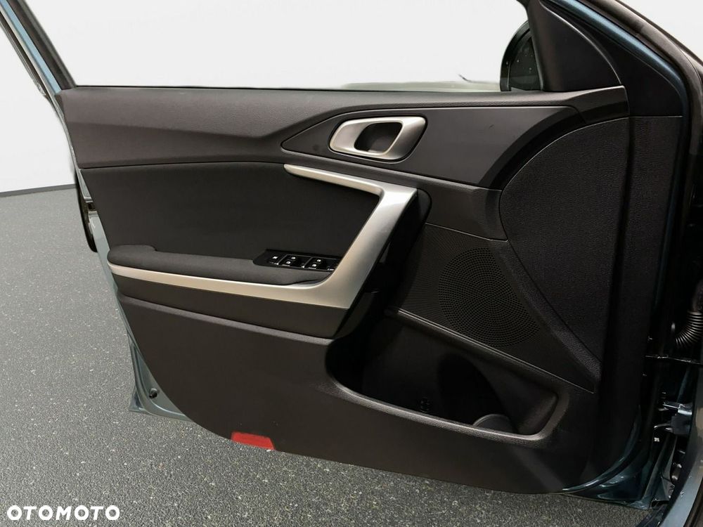 Kia Ceed - 38