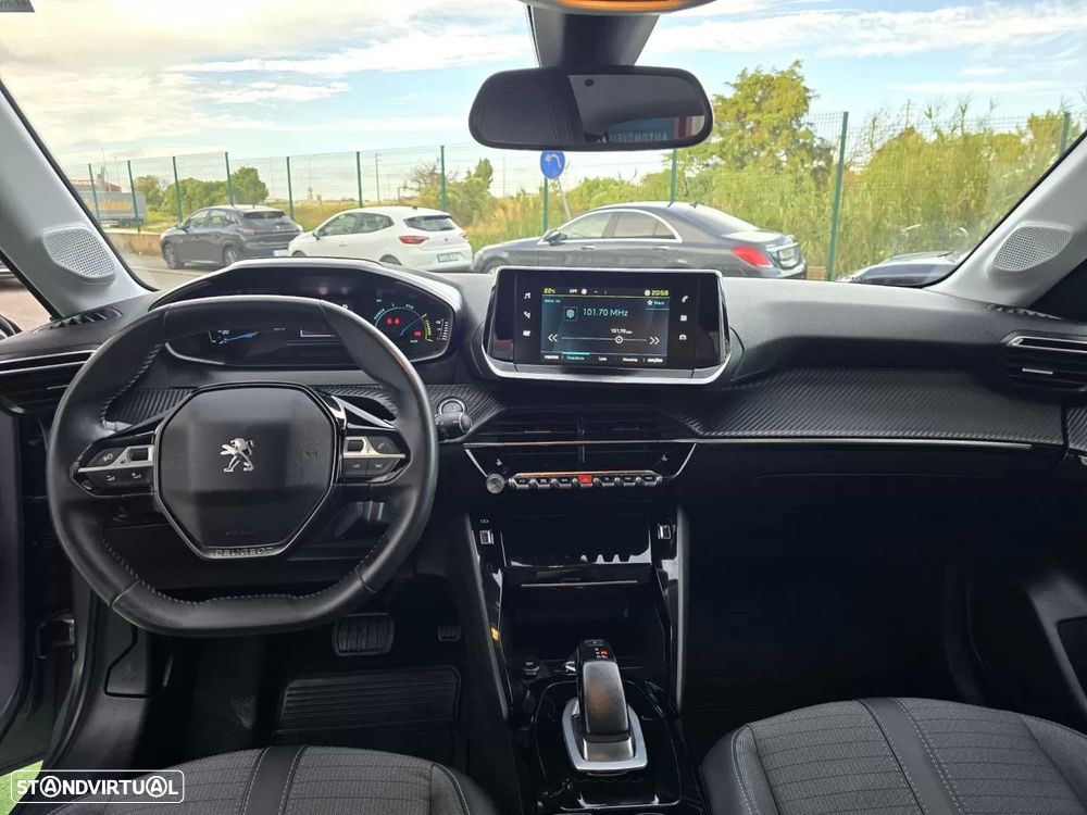 Peugeot e-208 Allure - 8