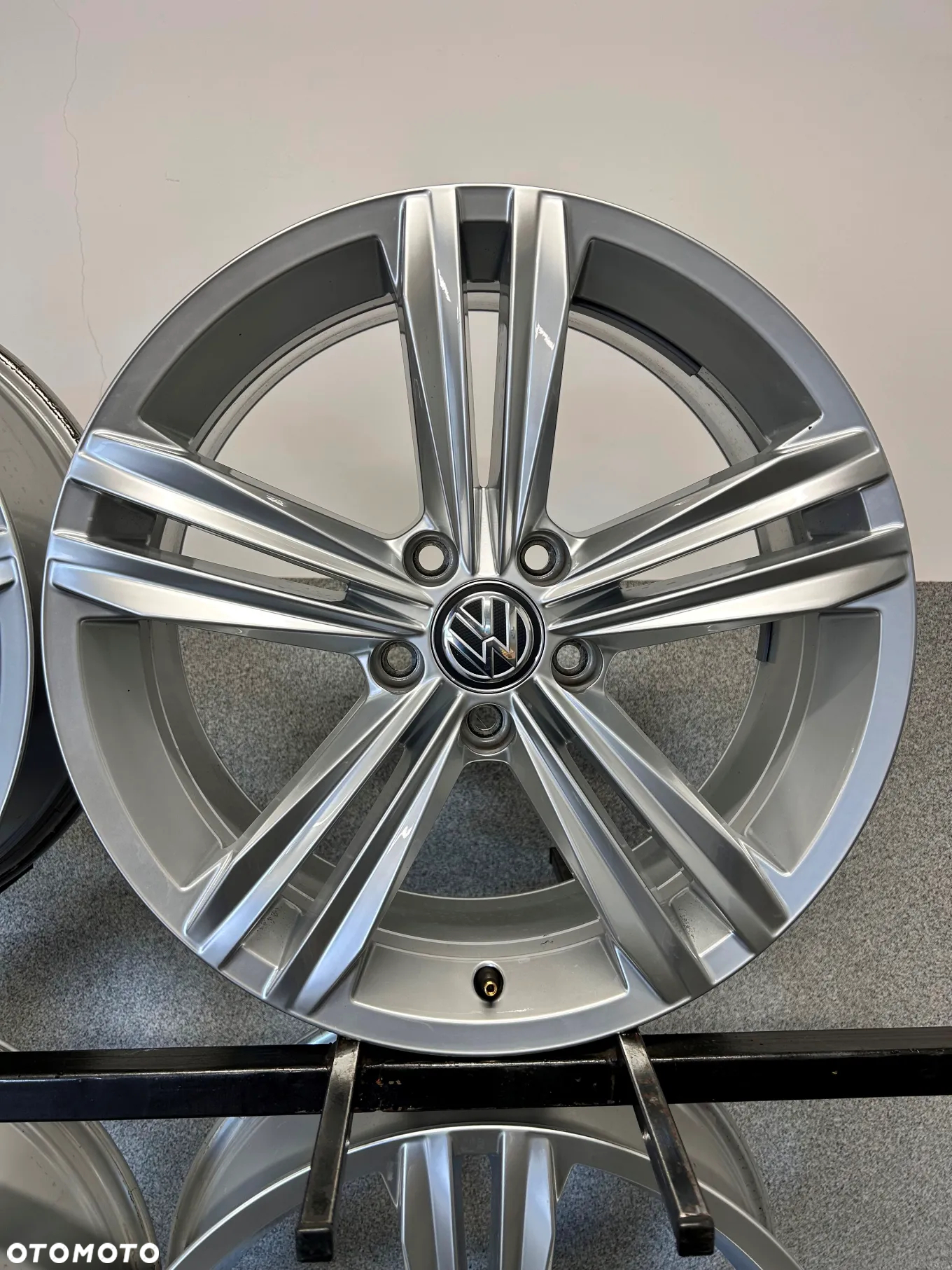 4 FELGI ALU. VW TIGUAN,PASSAT,,CC,T-ROC 18'' 7J ET43 VW: SNA 601025 M - 5