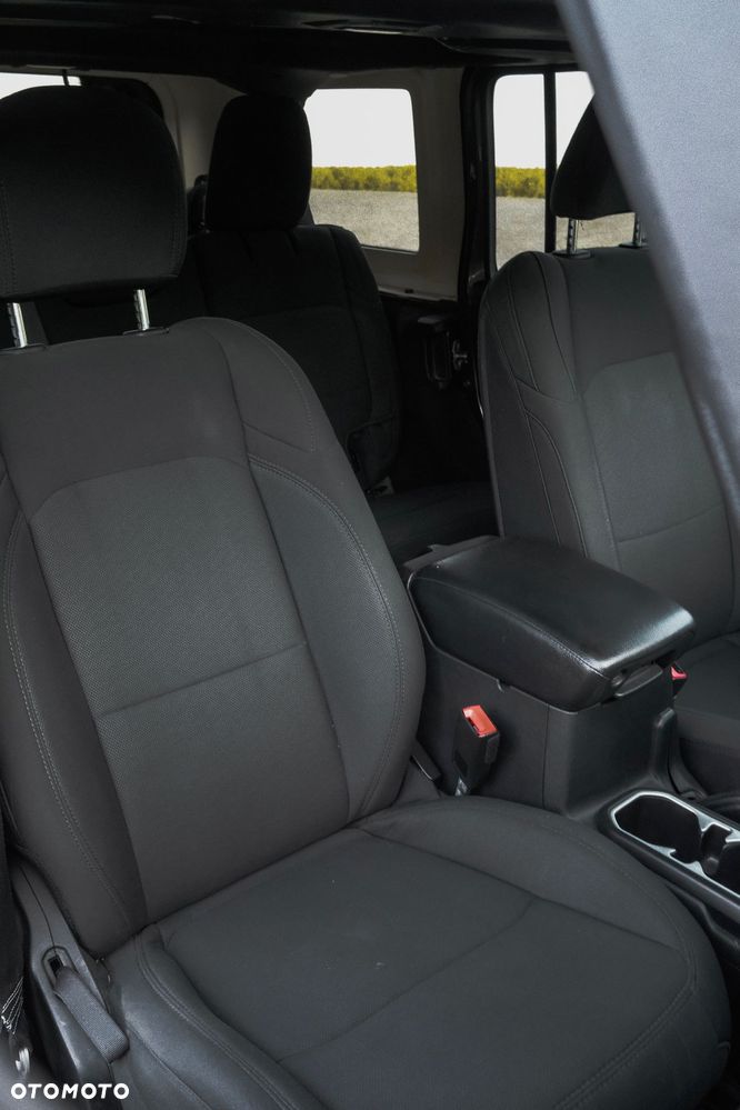 Jeep Wrangler - 16