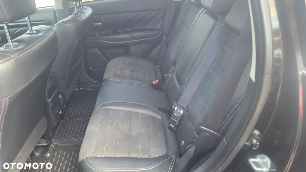 Mitsubishi Outlander - 12