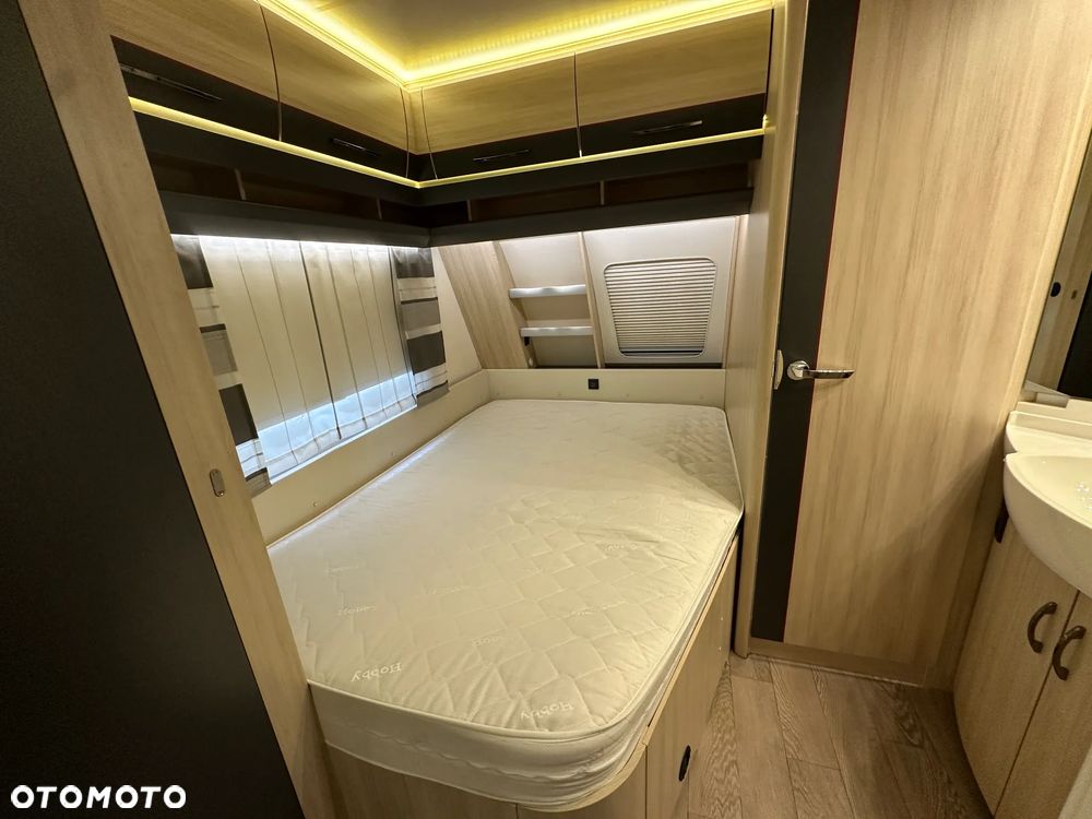 Hobby 460 UFE DE LUX EDITION z napędem i markizą pompowaną. - 31