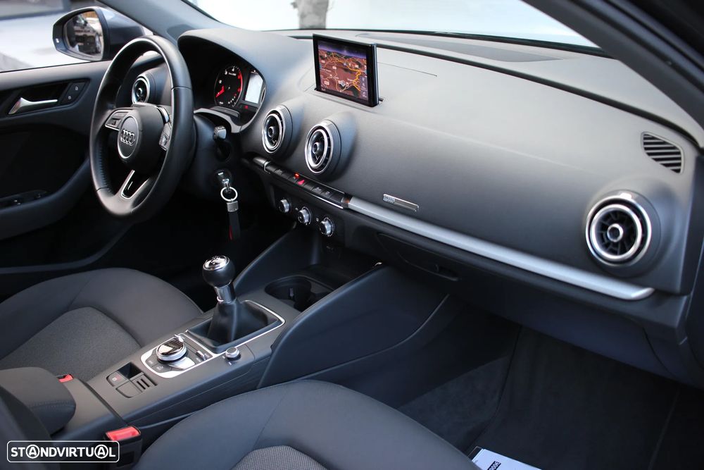 Audi A3 Sportback 1.6 TDI Design - 29