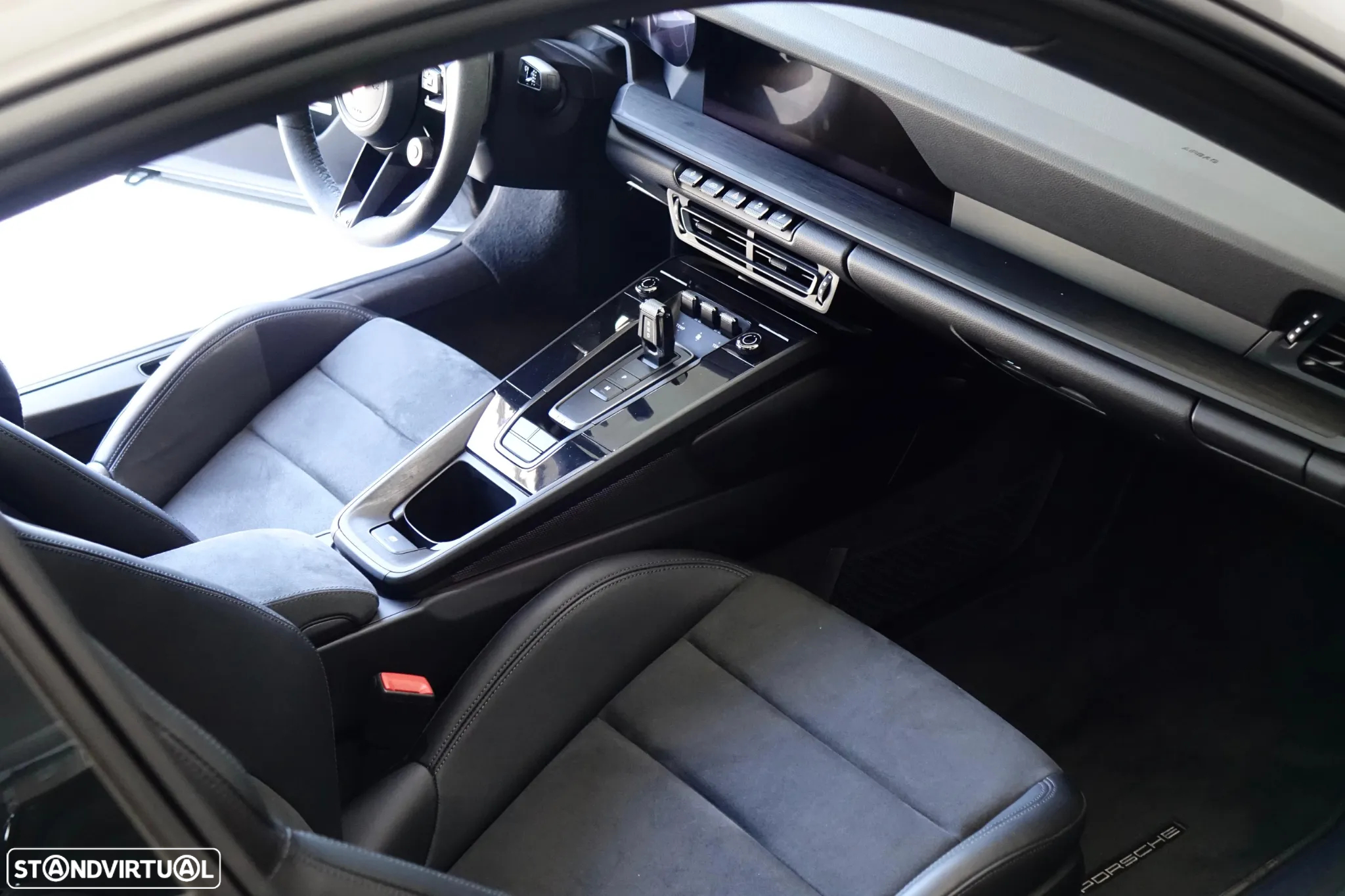 Porsche 911 (992) Carrera 4 GTS PDK - 20