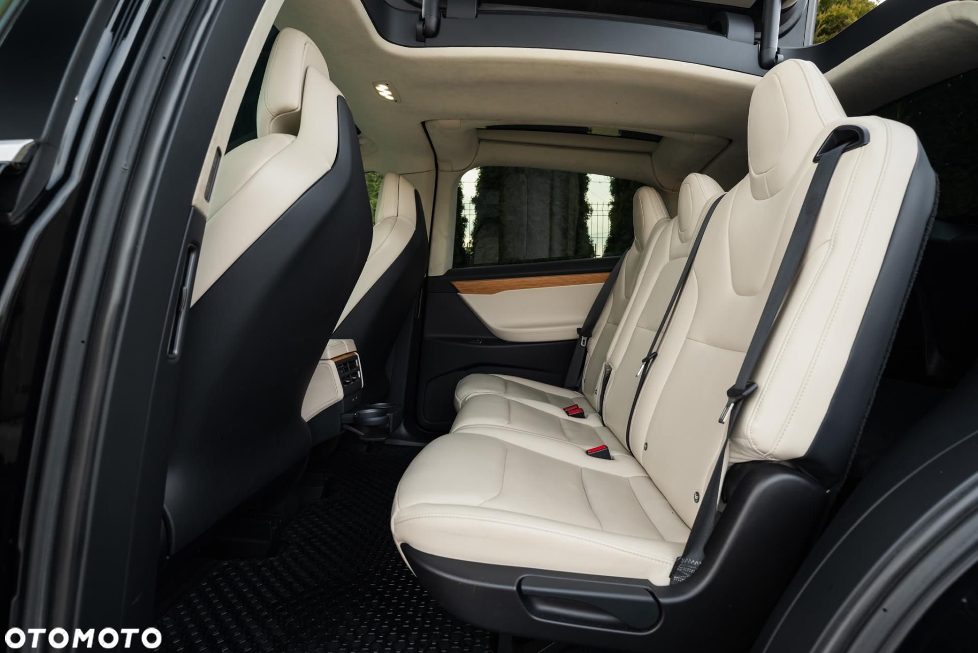 Tesla Model X - 14