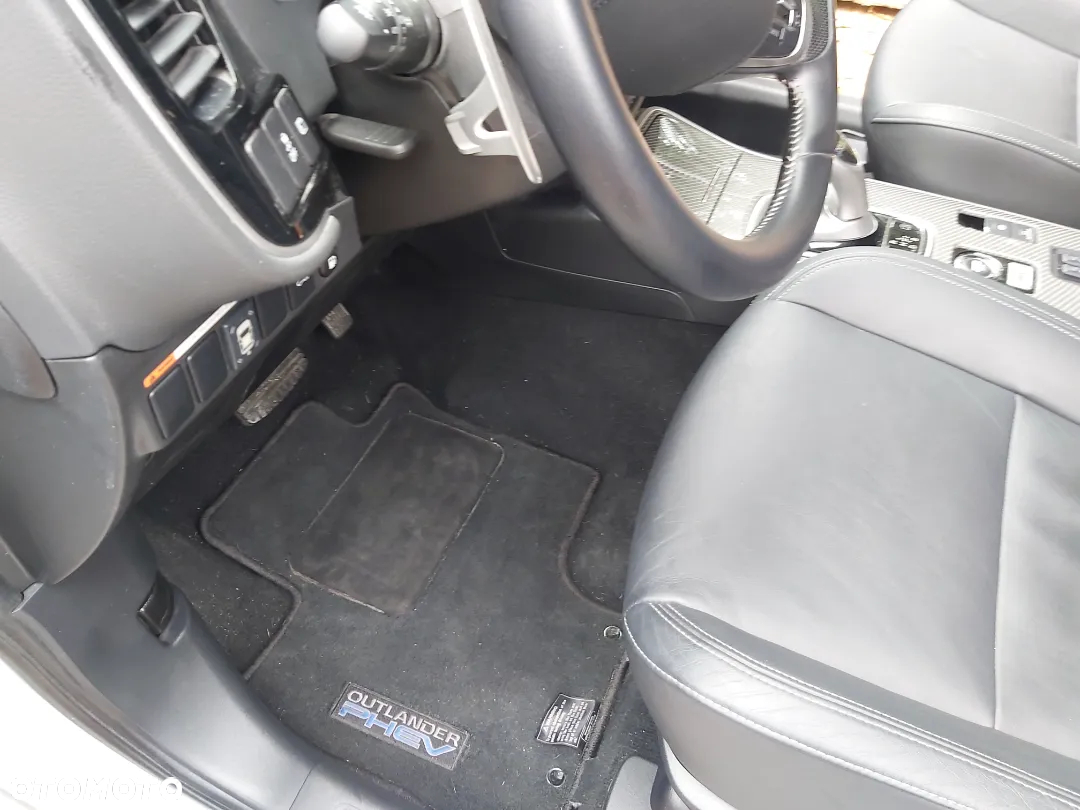 Mitsubishi Outlander - 19