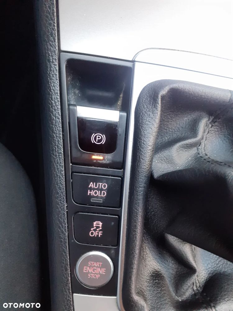 Volkswagen Passat - 16