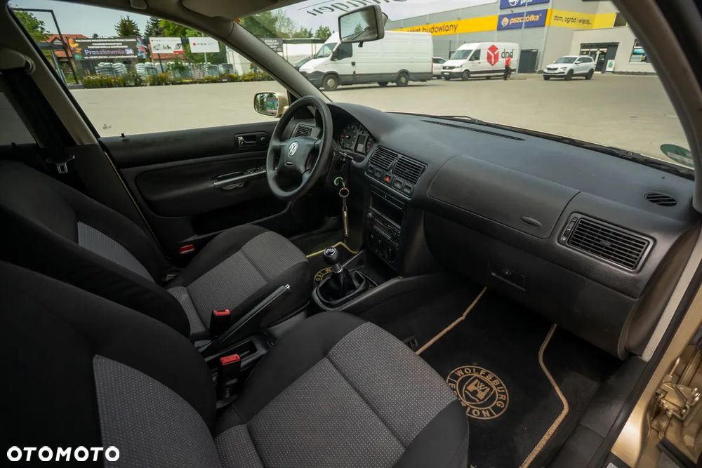 Volkswagen Golf - 6