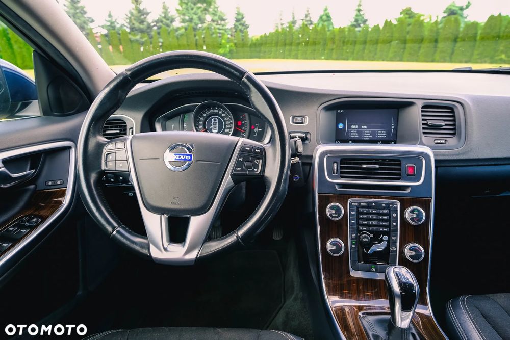 Volvo V60 D4 Drive-E Momentum - 17