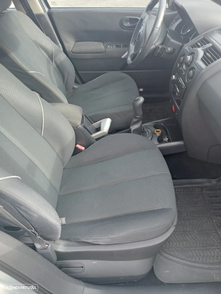 Renault Mégane 1.5 dCi Confort - 6