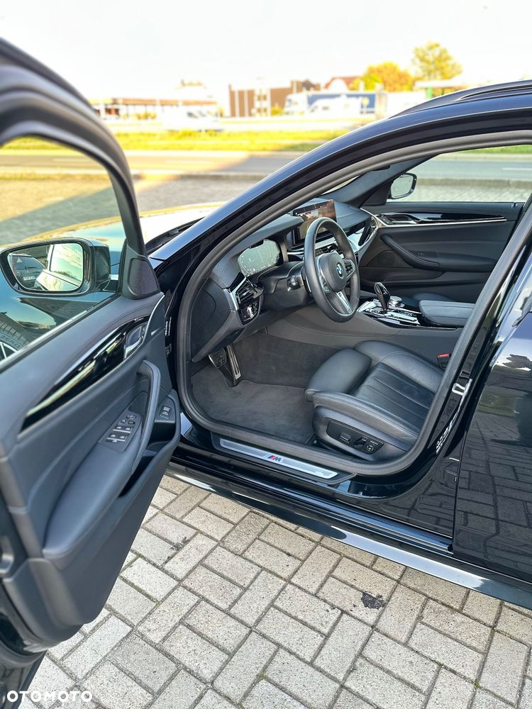 BMW Seria 5 530d xDrive Touring - 16